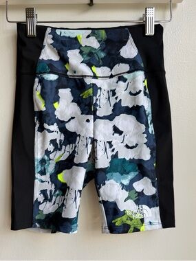 The North Face Never Stop Bike Shorts Flash Dry Blue Floral Girls Size 10 Medium